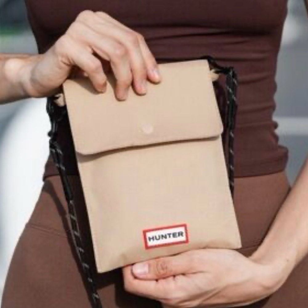Hunter Beige Crossbody travel Pouch - Compact Women’s Bag
